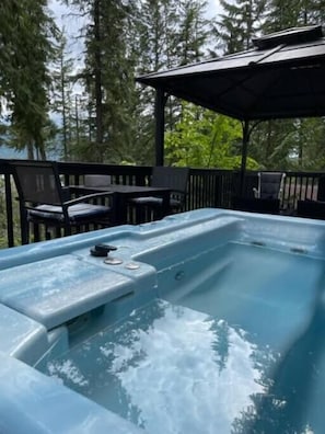 5 person Hot Tub with great views