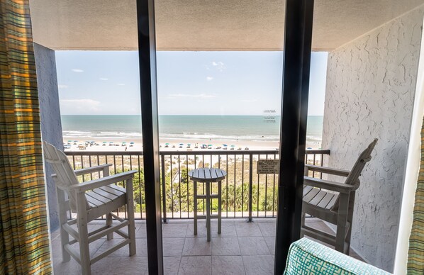 Amazing Living Room with Views of the Ocean 🌊☀️