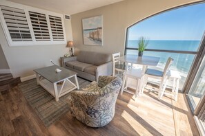 Direct Oceanfront, Beautifully Decorated