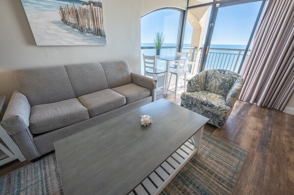 Direct Oceanfront, Beautifully Decoated