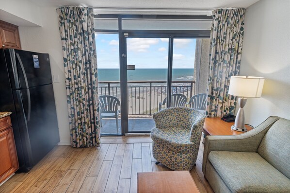 Amazing Living Room with Views of the Ocean 🌊☀️