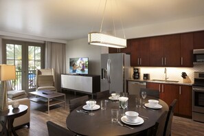 mcoub-hi-res-2-bedroom-dining.jpg