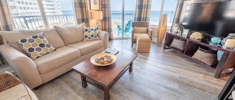 Direct Oceanfront, Beautifully Decorated