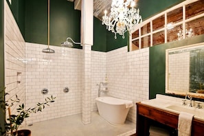 Main Bathroom
Photo Credit: @tetamorephotographic