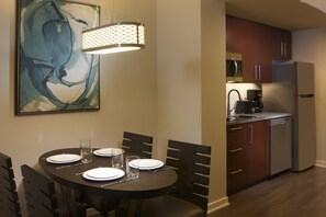 mcoub-hi-res-1-bedroom-dining.jpg