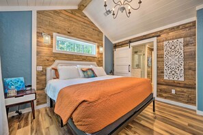 Bedroom | King Bed | En-Suite Bath | Smart TV