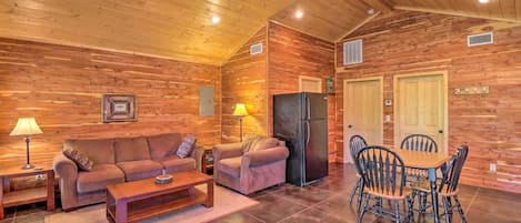 Heber Springs Vacation Rental | 2BR | 1BA | 1 Step Required for Access