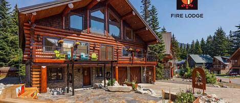 Beautiful and fully stocked vacation home on Snoqualmie Pass