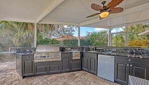 Gourmet Outdoor Kitchen