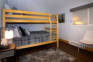 2nd floor bunk bed w/double beds