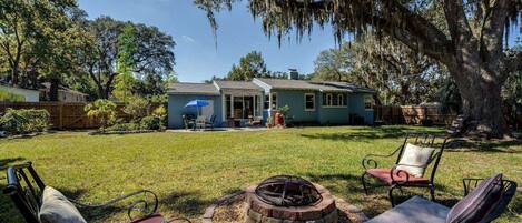 Fully Fenced Yard with Firepit and outdoor relaxation area!