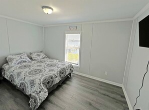 Master Bedroom - Queen TV on Wall