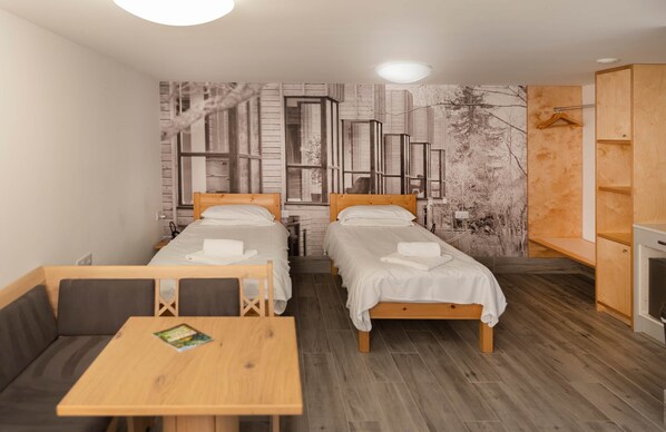 Flimwell park Cabin Room twin beds eco decal