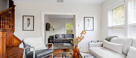 Sitting area next to the living room