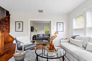 Sitting area next to the living room