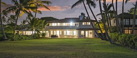 Kailua Hale Kahakai is quite beautiful at dusk