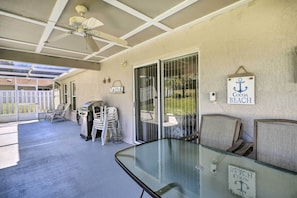 Outdoor Dining Area | Lanai | Gas Grill | Single-Story Home