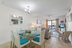3203 Living Area