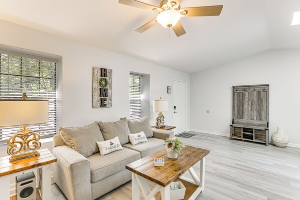 Tallahassee Vacation Rental | 2BR | 2BA | 1,100 Sq Ft | Stairs Required