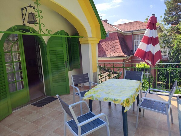 Outdoor dining