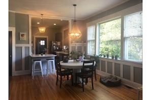 dining room/bar