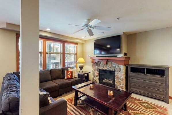 Ceiling Fan, Furniture, Couch, Indoors, Table