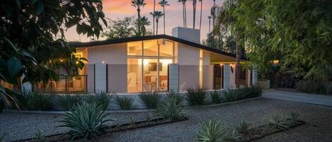 Welcome to our Midcentury Ralph Haver Gem in Arcadia!