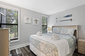 Bedroom with Queen Bed