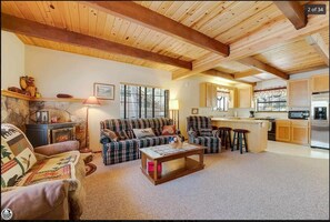 Livingroom with fireplace