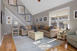 Spacious & Group-Friendly: Sleeps up to 10 – 3 queen bedrooms + Loft & Sleeper Sofa.