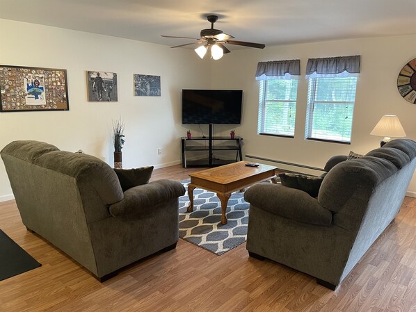 Open floor plan living room and kitchen