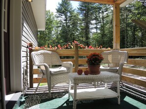 2nd floor deck overlooking backyard