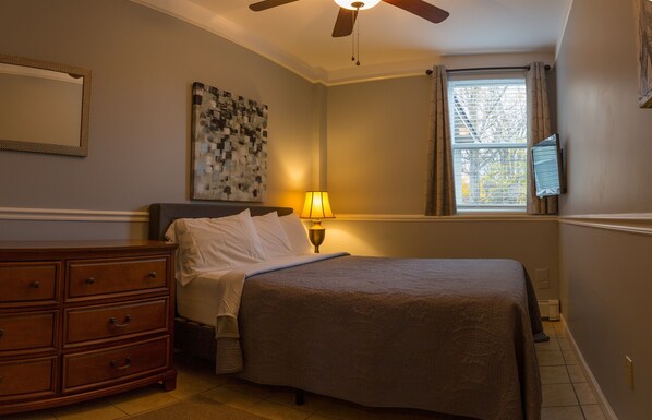 Creamery Apt 6 queen bedroom 1