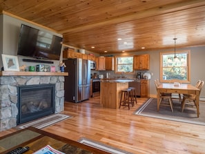 Cozy Chalet with Wonderful Views, Game Room (1032)