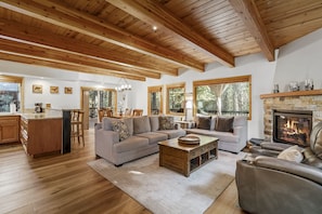 Living Room: Quittin' Time Chalet