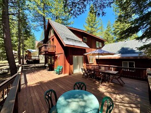 Back Deck: Quittin' Time Chalet