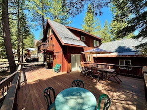Back Deck: Quittin' Time Chalet