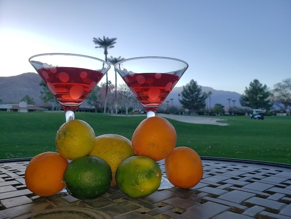 At sunrise can relax and have a cocktail and enjoy the locally grown fruit