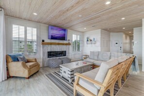 Living Room Ocean View/TV