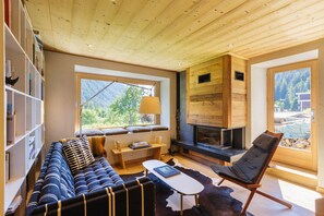 First floor lounge with fireplace