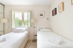 Twin Room (1)