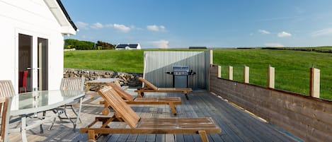 Highview Lahinch outdoor deck