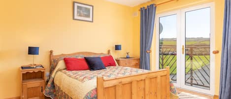 Double room ensuite with large windows 10 Greenfield Park holiday home in Lahinch