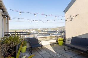 Front entrance of The Dell 18 overlooking Lahinch Golf Club