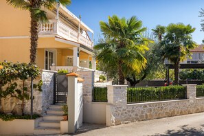 Apartment Hari II in Porec, Istria, garden