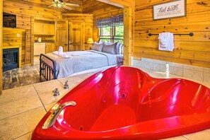 Heart Jacuzzi Tub 