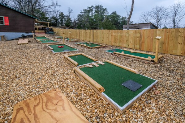 Pigeon Forge Cabin - "Margaritas at Sunrise" - 8 hole putt putt course