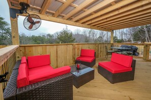 Pigeon Forge Vacation Rental - "Margaritas at Sunrise" - Covered back deck with wicker furniture