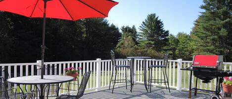 Groveside - Dine or just relax on rear deck