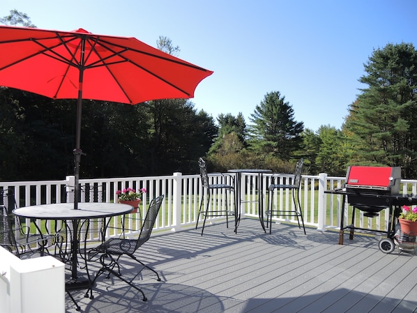 Groveside - Dine or just relax on rear deck